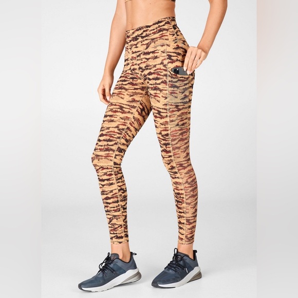 Fabletics On-The-Go PowerHold HW Leggings & Sports Bra  Cacao Tigress Sz L - Picture 8 of 16